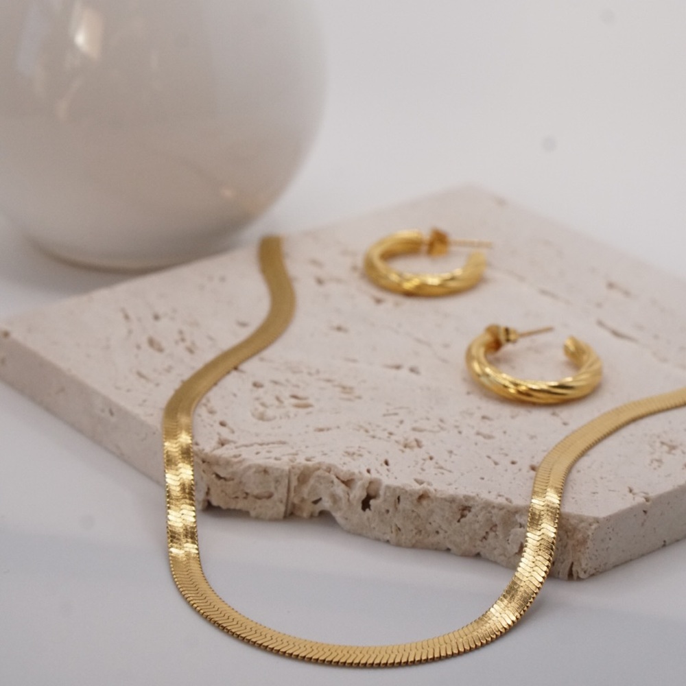 Chloé Hoops - Picture 3 of 5